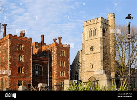 casa tudor di mattoni cotti a londra